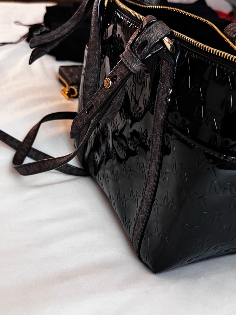 Michael Kors Black Small Tote with Matching Wallet - Picture 6 of 9